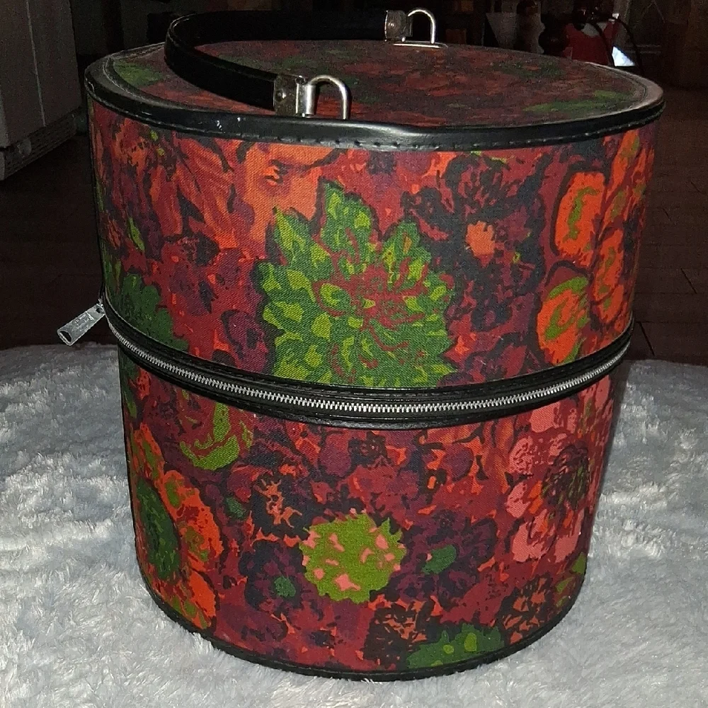 Vtg Vibrant Red and Green Floral Hat Box